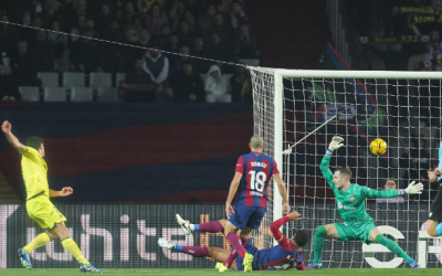 Dos goles fuera de tiempo y el VAR hunden al FC Barcelona (3-5)